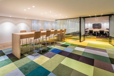 Curtain Systems, SG 5600, Colorama 1, Room shot "De Resident", The Hague, NL, Wave